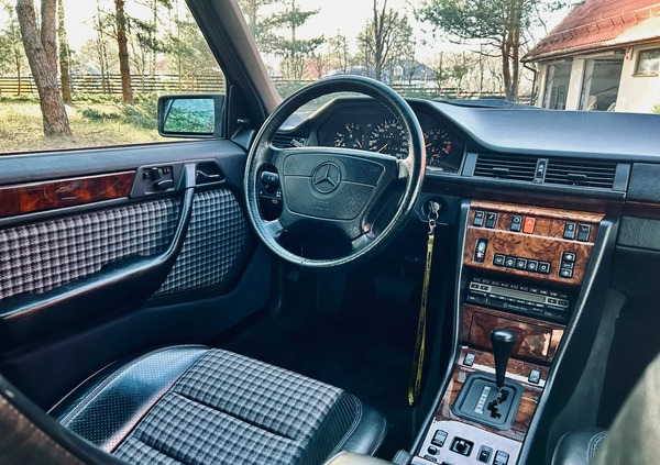 Mercedes-Benz Klasa E cena 285000 przebieg: 95770, rok produkcji 1992 z Ostrołęka małe 301